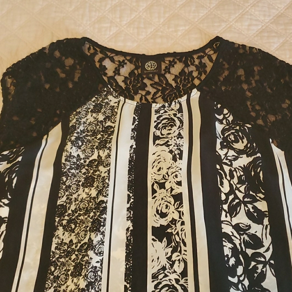 Bobeau sheer top with lace